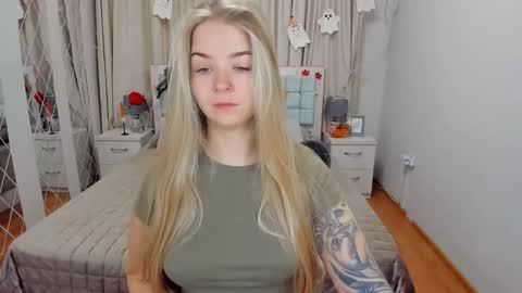 SirenaBloom online show from October 31, 5:30 am