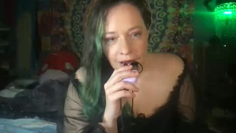 Snapshot of sirenfalls888 chatting on October 29, 6:37 am RavenFalls Aphrodite Priestess online show from October 29, 6:37 am