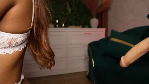 Dee online show from November 25, 9:02 pm