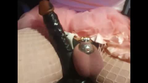 Snapshot of sissy4bbc4ever chatting on October 31, 12:22 am Sissyelise online show from October 31, 12:22 am