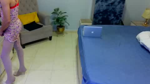 D i f a  Ana Arbeh shemale online show from April 4, 10:44 am