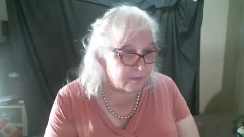 Snapshot of sissydianetx chatting on October 13, 11:29 pm Sissy Diane online show from October 13, 11:29 pm