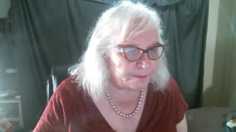 Snapshot of sissydianetx chatting on October 17, 11:42 pm Sissy Diane online show from October 17, 11:42 pm