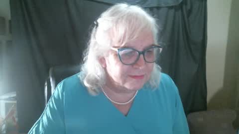 Snapshot of sissydianetx chatting on September 24, 11:44 pm Sissy Diane online show from September 24, 11:44 pm