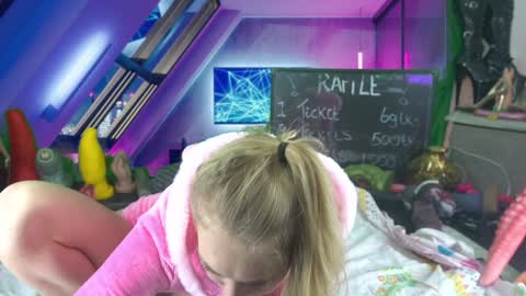 Elise online show from January 9, 2:29 pm