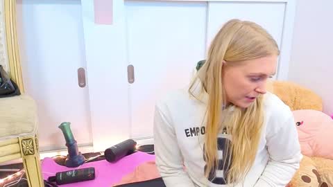 Elise online show from March 21, 1:16 pm