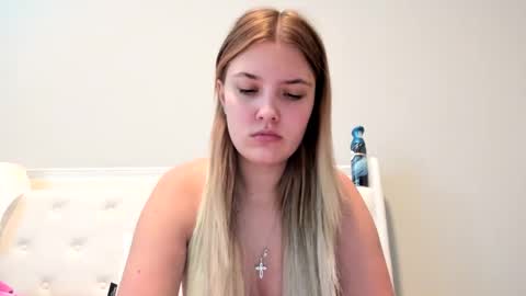 skiimaskabby online show from September 18, 11:09 pm