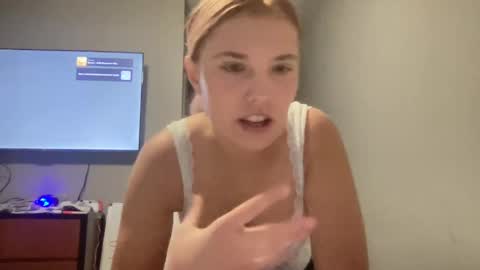 skiimaskabby online show from December 9, 4:01 am