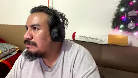 Snapshot of skinhell chatting on January 5, 3:11 am Elias online show from January 5, 3:11 am