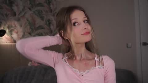 Snapshot of skinny_eve chatting on February 25, 10:09 pm Emily online show from February 25, 10:09 pm