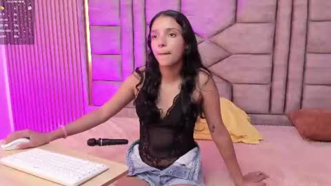 skinny_sarayx online show from July 23, 6:16 pm