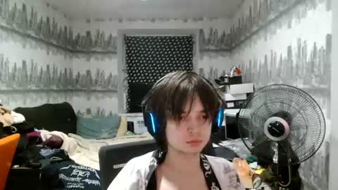 skinnycuteb0y online show from July 28, 1:14 am
