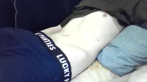 skinnycuteb0y online show from June 5, 8:42 am