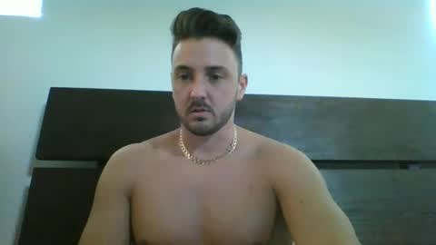 Snapshot of skinnyguylongdick1 chatting on January 25, 7:39 pm skinnyguylongdick1 online show from January 25, 7:39 pm