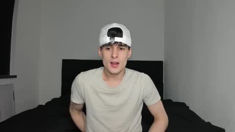 skinnyguywithbigd online show from December 2, 1:59 am