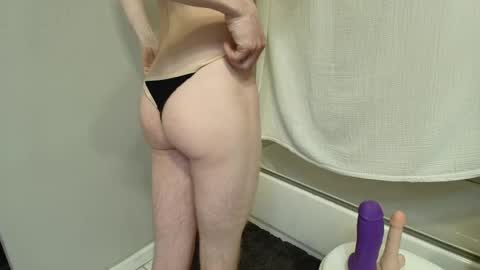 skinnytoy69 online show from December 22, 3:33 am