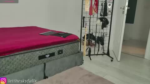 Eliza online show from October 10, 10:03 pm