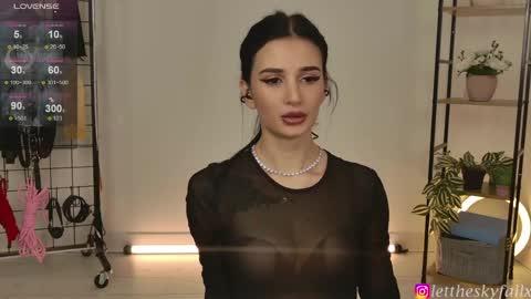 Eliza online show from April 23, 10:55 pm