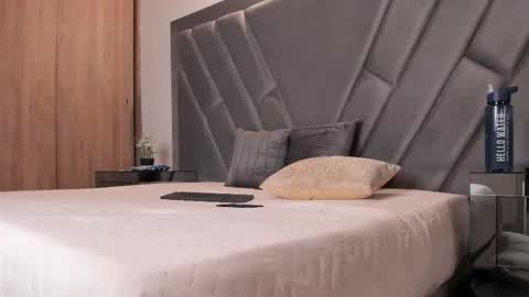 Sky Caroline online show from September 10, 1:56 pm