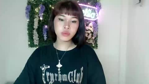Snapshot of sky_fox_sweetxx chatting on January 7, 8:45 am    online show from January 7, 8:45 am
