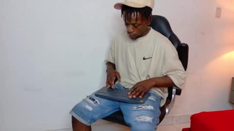 Snapshot of skylerbigxxx chatting on October 2, 4:11 am SKYLERBIGXXX online show from October 2, 4:11 am