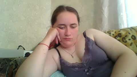 skyressie333 online show from June 15, 2:42 pm