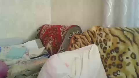 skyressie333 online show from March 12, 12:20 pm