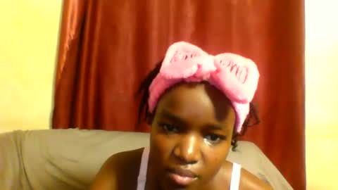 Snapshot of sleek_ass chatting on March 1, 11:50 am sleek_ass online show from March 1, 11:50 am