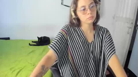 slone03 online show from April 6, 10:55 pm