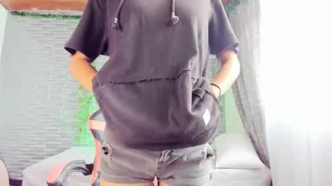 slone03 online show from October 31, 4:18 pm