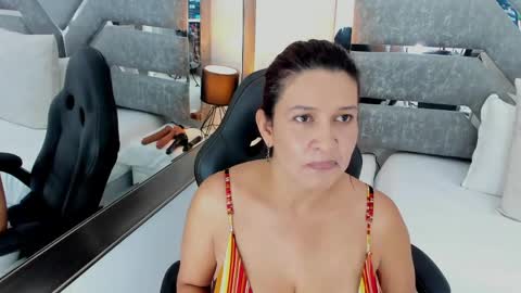 slut_milf_ online show from April 16, 8:42 pm