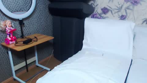 slutihmami online show from December 4, 4:50 pm