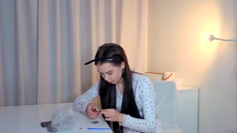 Lily online show from December 18, 1:39 pm