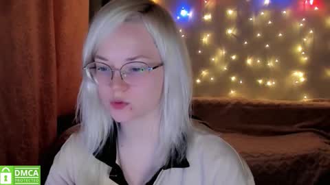 smallimpmeili online show from December 4, 9:14 pm