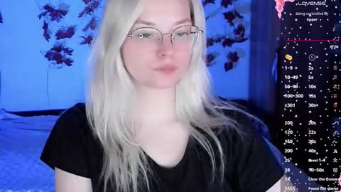 smallimpmeili online show from November 16, 6:54 pm