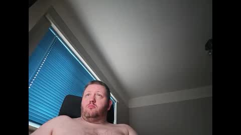 Snapshot of smallone19832 chatting on December 4, 9:45 am smallone19832 online show from December 4, 9:45 am