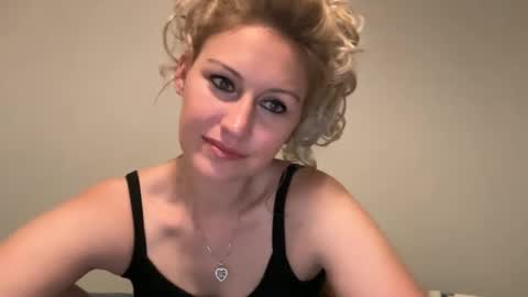 Snapshot of smexxii93 chatting on December 4, 4:15 am smexxii93 online show from December 4, 4:15 am