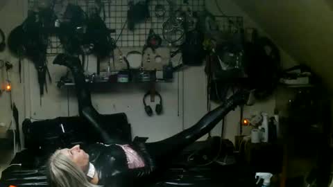 smokeslut365 online show from June 18, 2:17 am
