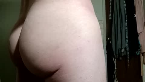 Snapshot of smokewagon22 chatting on October 30, 8:59 am smokewagon22 online show from October 30, 8:59 am