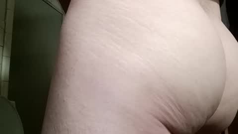 Snapshot of smokewagon22 chatting on September 18, 7:45 am smokewagon22 online show from September 18, 7:45 am