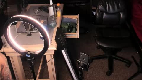 Snapshot of smokey915 chatting on February 24, 9:10 am Smokey915 online show from February 24, 9:10 am