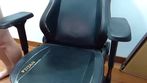 smoothasianm online show from April 6, 4:30 pm