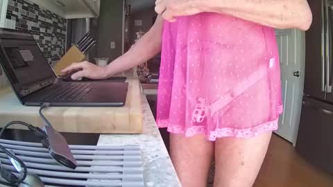 smthbtm53 online show from April 10, 1:38 pm