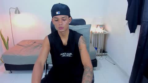 snak_master1 online show from October 7, 2:13 pm