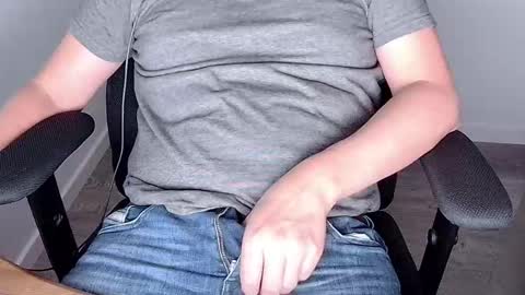 Snapshot of sneakybill82 chatting on September 10, 8:32 pm Sneakybill online show from September 10, 8:32 pm