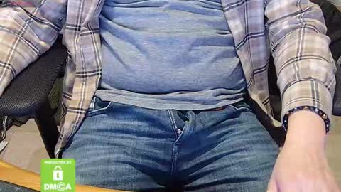 Snapshot of sneakybill82 chatting on March 4, 8:38 pm Sneakybill online show from March 4, 8:38 pm