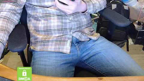 Snapshot of sneakybill82 chatting on March 7, 7:52 am Sneakybill online show from March 7, 7:52 am