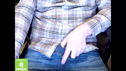 Snapshot of sneakybill82 chatting on February 17, 6:50 pm Sneakybill online show from February 17, 6:50 pm