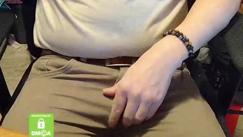 Snapshot of sneakybill82 chatting on March 12, 7:13 am Sneakybill online show from March 12, 7:13 am