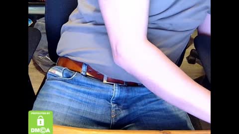 Snapshot of sneakybill82 chatting on January 7, 7:10 am Sneakybill online show from January 7, 7:10 am